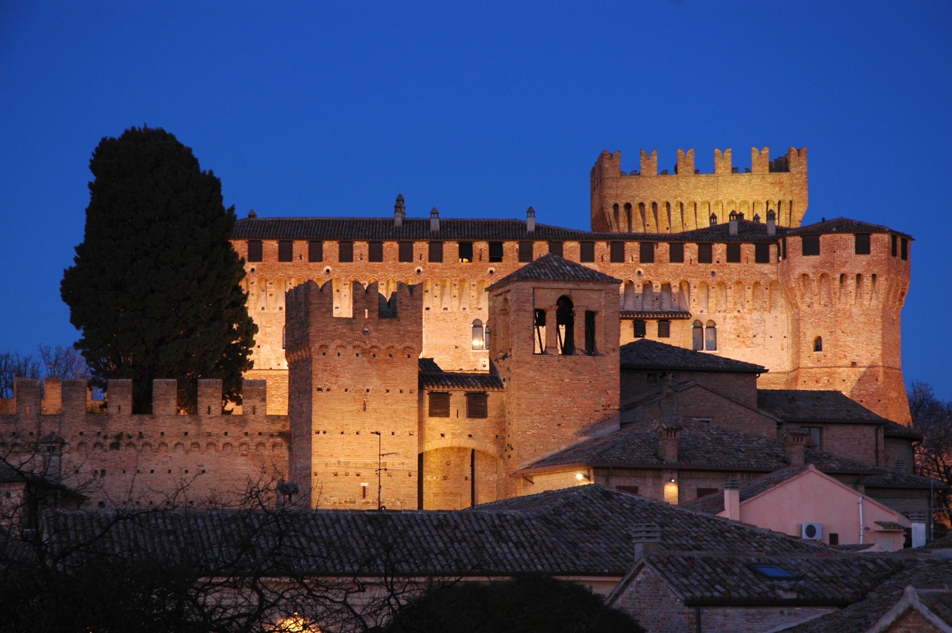 Замок Градара, Италия