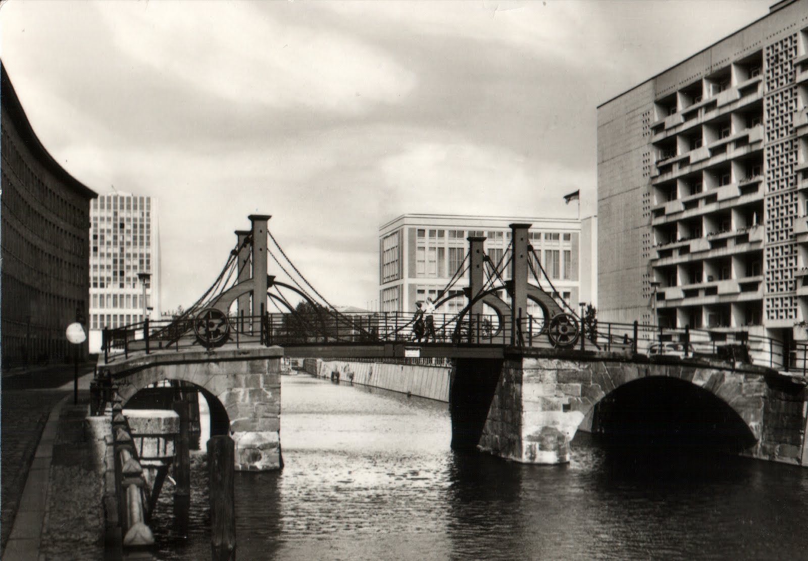 Девичий мост, Берлин